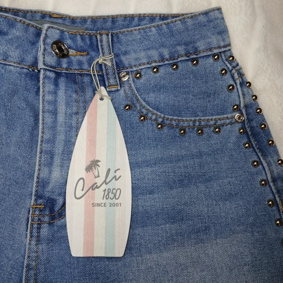 Cali 1850 High-Rise Studded Denim Shorts – Size 3/26 NWT - Picture 6 of 12